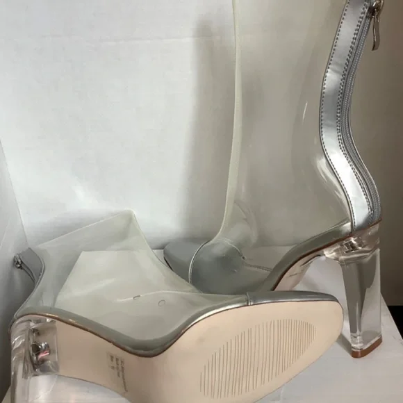 🔥🔥🔥 Size 10 Silver toe Clear bootie lucite heel🔥🔥🔥 - Picture 3 of 3